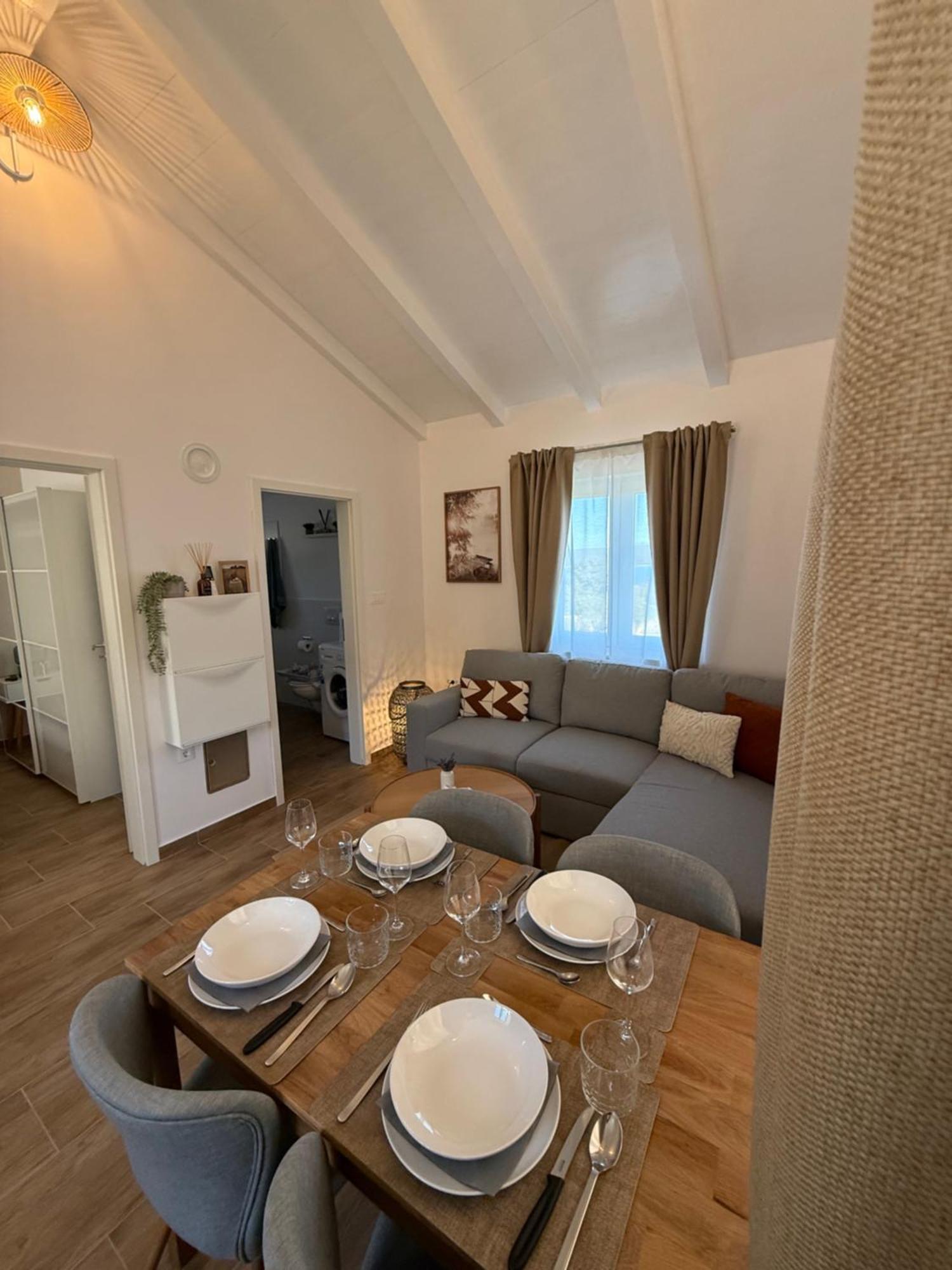 Lena, Nerezine, Mali Losinj Case de vacanță