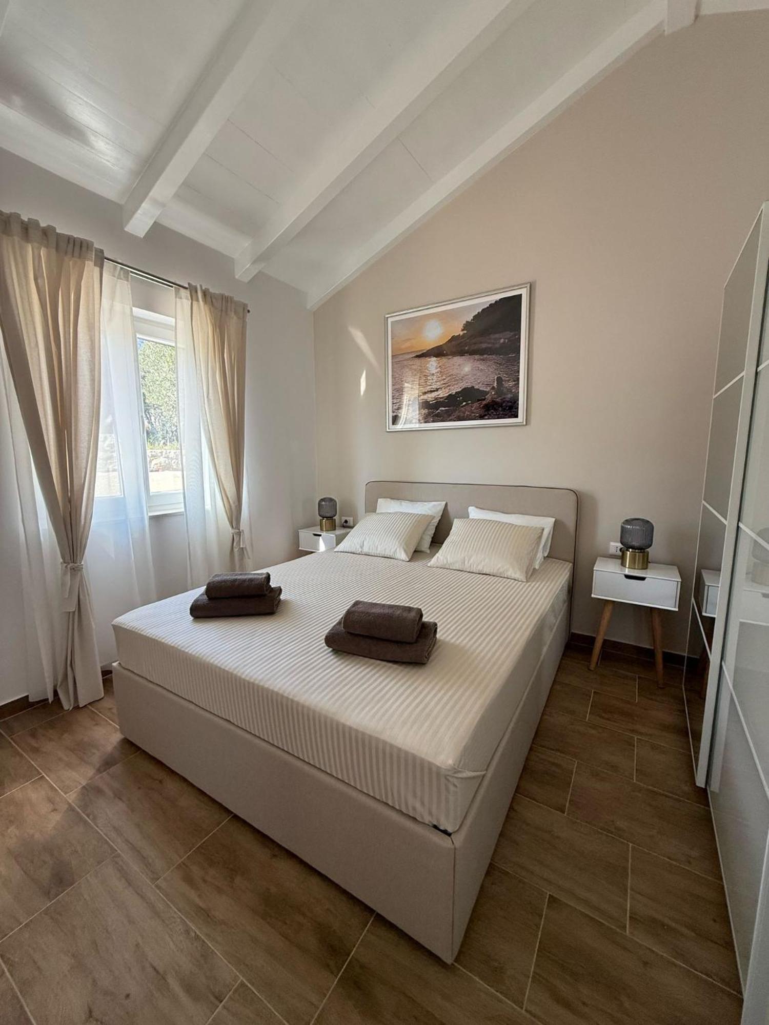 Lena, Nerezine, Mali Losinj
